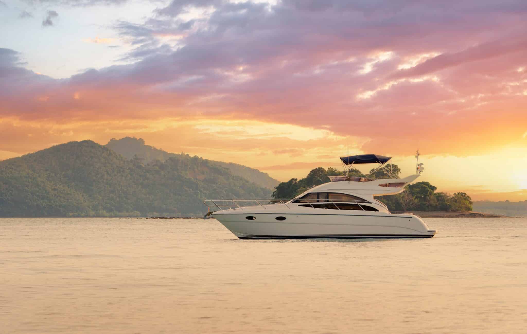 White,Modern,Motor,Yacht,Sailing,The,Sea,Sunset